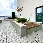 Astoria Apartment - Pet Friendly